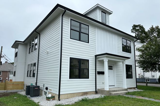 Outside View - 2026-2027 Junior Year Fall and/or Spring - 241 Foster Street Unit 2, 6 Bedrooms