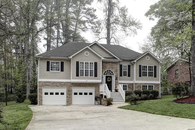 Front entrance - Rooms/House for rent , less than 5 miles to KSU and Town Center mall ,walmart and all other shops