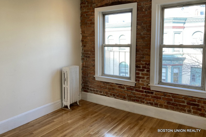 Call/text 602-317-9877 for a showing. - JUST REDUCED / 3BR FOR $4400 WITH NO BROKER FEE! / LOOK AT PICS!! Apartments