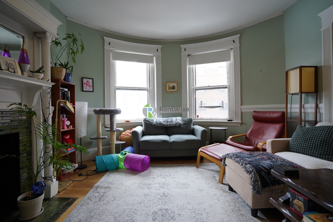 1 - Incredible Brookline 3 and 4 beds, W/D in unit. Students ok. No Fee! Apartments
