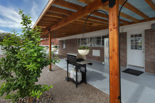Backyard - 3 bed House, close to  campus