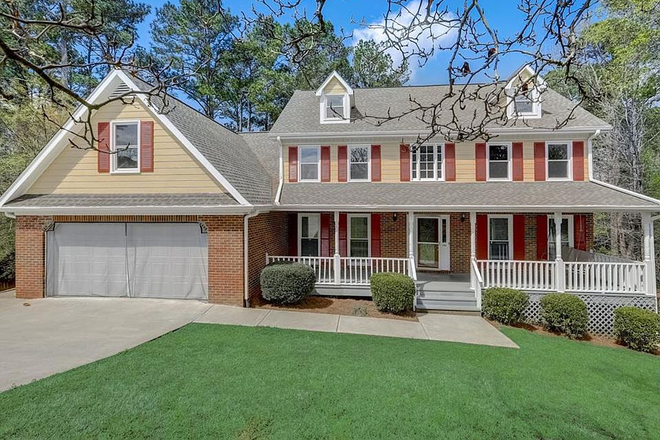 House Front View - Utilities Included - Spacious House - Bedroom w/Bath