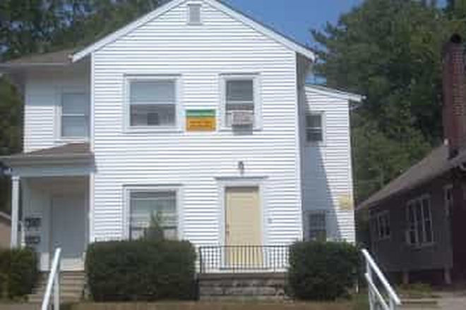 Exterior - 427 North Chauncey Avenue Apartments