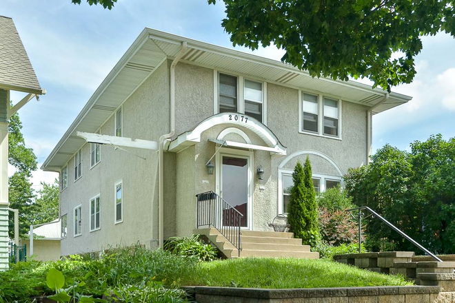 Front of House - 3 BLOCKS TO CAMPUS -    GREAT 6 BEDROOM DUPLEX