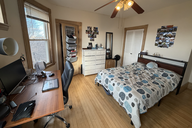 Bedroom - Spacious fully furnished room