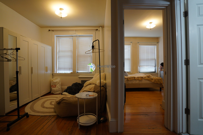 1 - SEPT 2024-Beautiful Fenway 1 Bed, Heat included! Half Month Fee Apartments