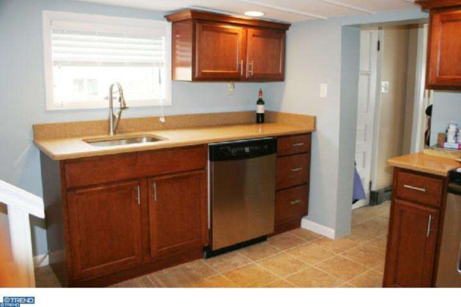 kitchen - Furnished 3BR duplex-Nassau St-Princeton Duplex
