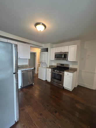 2 - AVAILABLE NOW! Fantastic 3 bed/1 bath, Pet Friendly, No Fee!