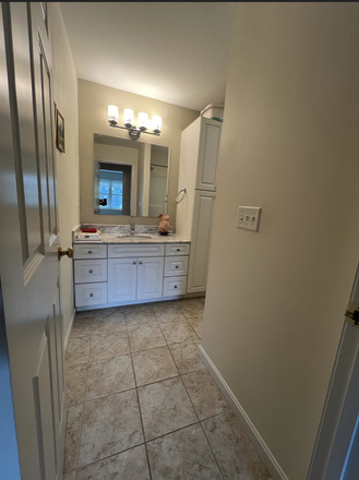 Private Full Bathroom - Beautiful Private Room and Bathroom for Rent in Easthampton, MA House