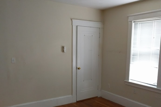 Bedroom3 - Updated 9/12/25 7 Bedroom 3 Bathroom on Foster 2026 move in Call/Text/Email to view! Apartments