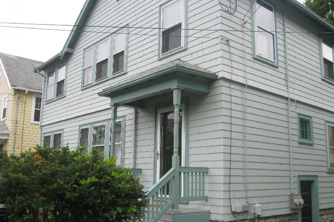 exterior - Great 7 bedroom house off of Lake Street. Recently renovated, looks great!!