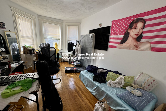 a - Right by Berklee, Back Bay and Symphony *no fee Condo