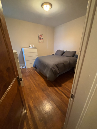 Available bedroom - Room available in 2 BR Coolidge Corner apartment, Avail 9/1!