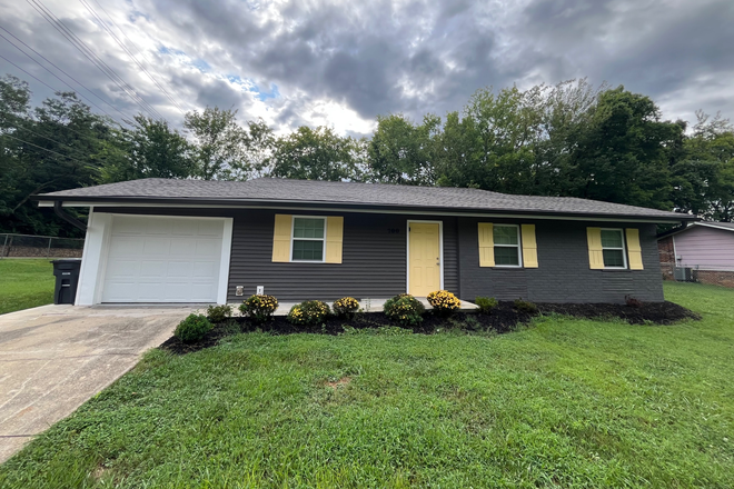 Exterior - Modern 3BR/2BA Near Downtown & UTK – All Appliances, Fiber Wi-Fi & Yard Care Included