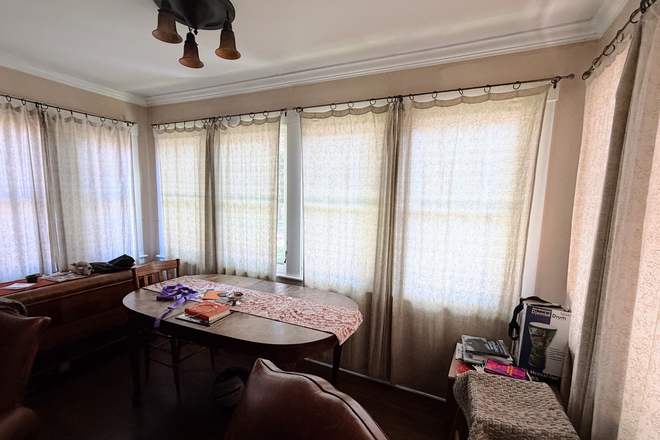 Sun Room - Bedroom For Rent in Supportive Community House