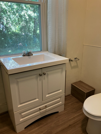 bathroom - Three bedroom apartment-Amherst-Umass bus