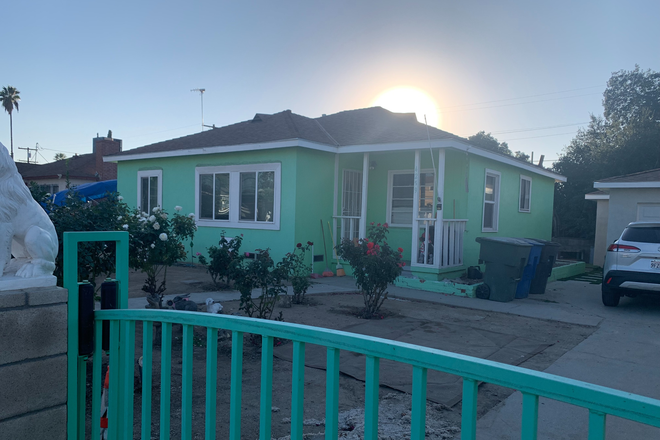 Main House front view, rental unit is at the back. - Brand New - 1 Bed Room ADU Triplex