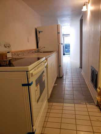 Kitchen - 3 Bedroom all utilities incl at Oxford St