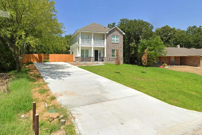 Outside Street View - 5 bed, 6 bath House on Magnolia Drive