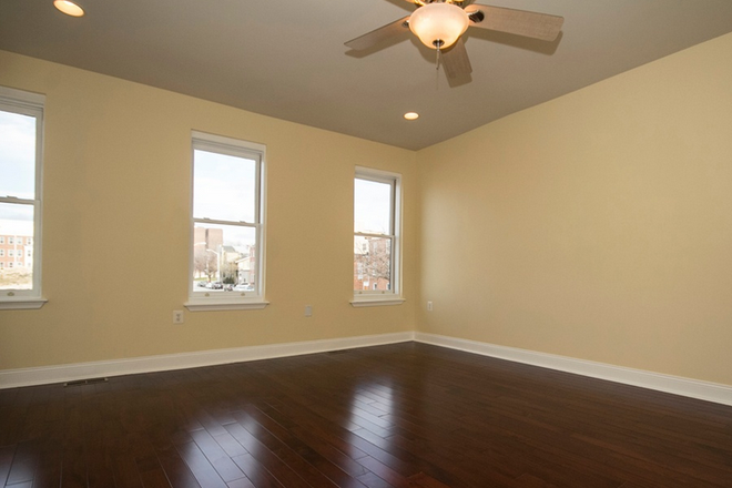 Bedroom - 1 Bedroom for Rent in Large Row Home Near Johns Hopkins Hospital
