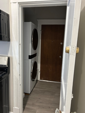 Free laundry machines by kitchen and back door - Summer sublet close to campus Duplex