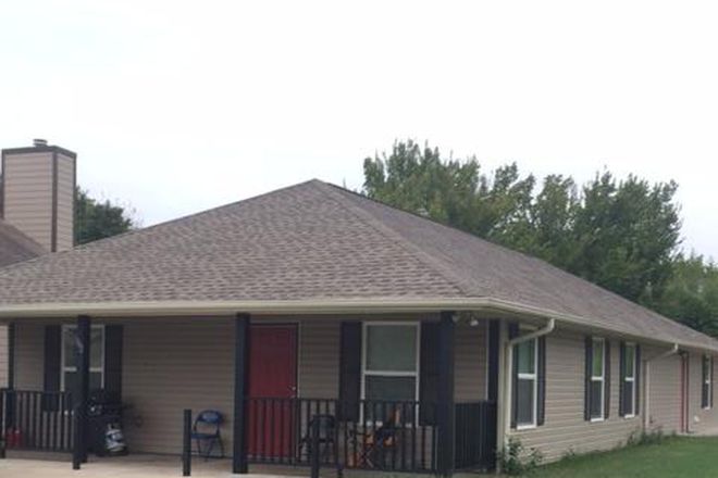 1 - 102 S. Payne-(6bed-3bath)June $2250 - granite