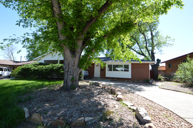 450 S. 42nd - 450 S. 42nd St. (6BR /3BA) House