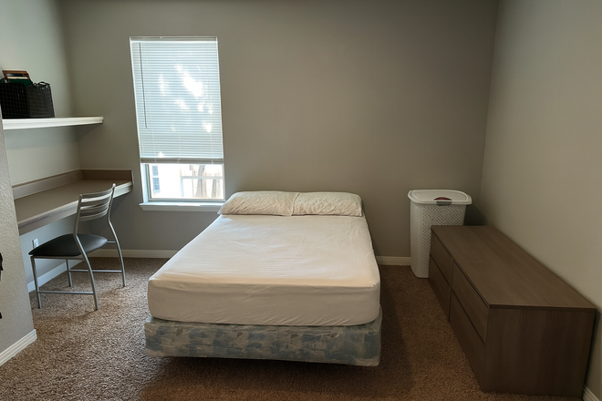 Bedroom - The Social- sublease apartment close to campus