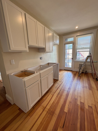 kitchen - Top floor Cleveland Circle 1 bed with new kitchen and balcony - NO FEE! for 9/1 Apartments