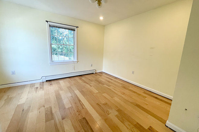 Bedroom - Spacious 4BR Single-Family on Holden St – 3 Floors, In-Unit Laundry