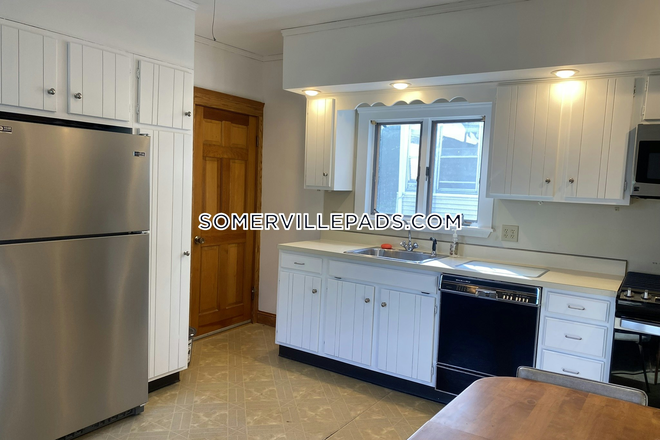 Kitchen - New Listing! 6 Bed 2 Bath Apartment on Curtis St.! Close Proximity to Campus