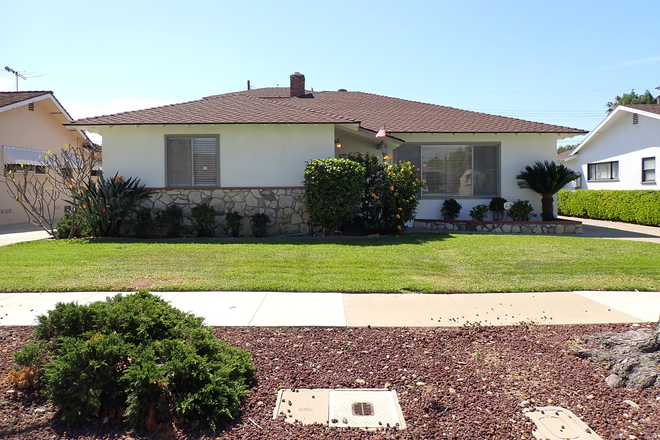 Front of house - AWESOME CHAPMAN HOUSING!! House