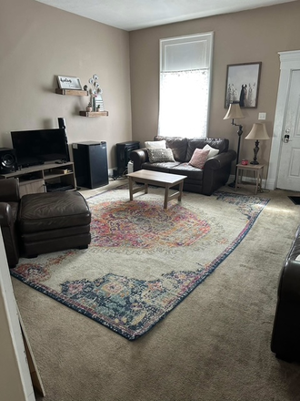 Common Area - 5 Bedroom/2 Bath, Bottom of Straight St. Near Vanguard Apartments, Easy Street Parking