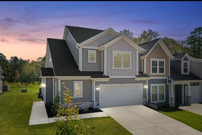 front of Townhome - Luxury Executive Home minutes to Campus, Lake Hartwell, Patrick Square, etc.