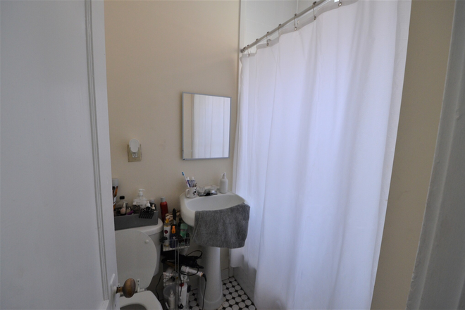 Bathroom - Cozy, Front-Facing Studio on Hemenway St - Available 9/1/26 Apartments