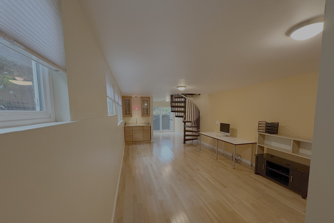 Downstairs room with full amenities, connected to upstairs with circular staircase - Single Family Home, 5 Min Walk to UCB Village Housing and Albany Elementary School, 2 Mi from UCB