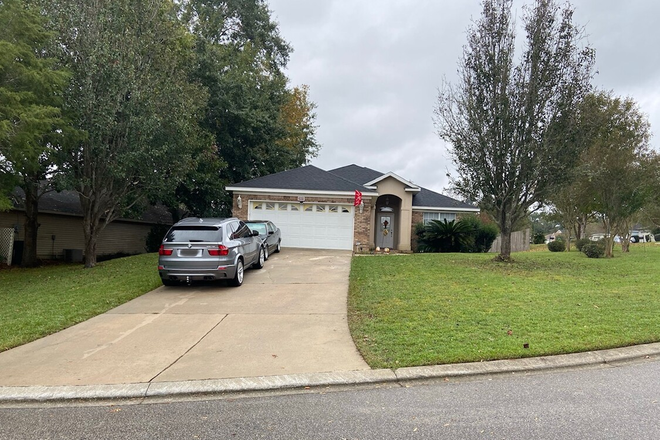 Besautiful Home, 3 bedrooms, 2 baths, 2 car garage Front View - 1069 Winter Ln (Tallahassee, FL)