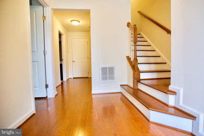 interior - Furnished and Fully Renovated 2 level 6 bedrooms 6 bath 1 car garage single family House