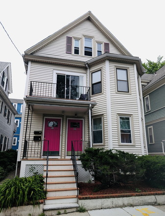 Outside look - Summer Sublet: Porter Square - 1 room in 3 bedroom house