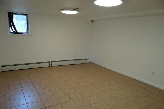 Bedroom is approximately 400 sqft with a large closet behind the camera. - 1803 Grove St