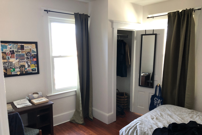 Bedroom - June-Sept: Furnished room-Maple St-Princeton