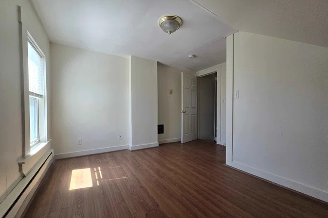 bedroom - Brandeis on Vernon 3 bedroom LARGE  Bedrooms living room, and kitchen. Apartments