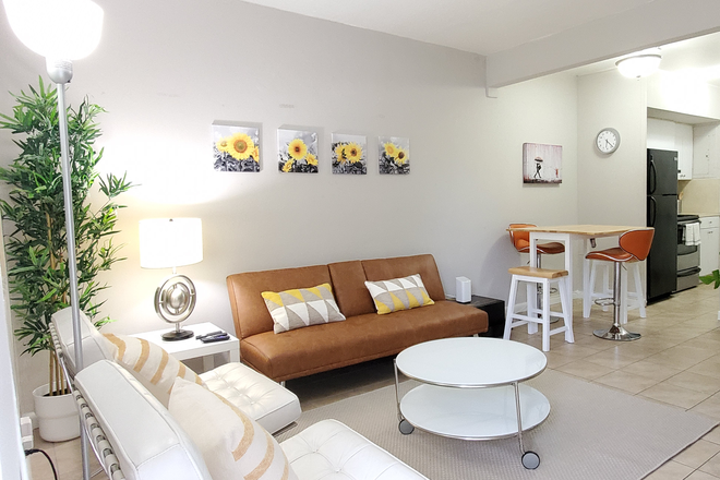 Living / dining room - Charmin 2B/1Ba duplex in Cocount Grove Duplex