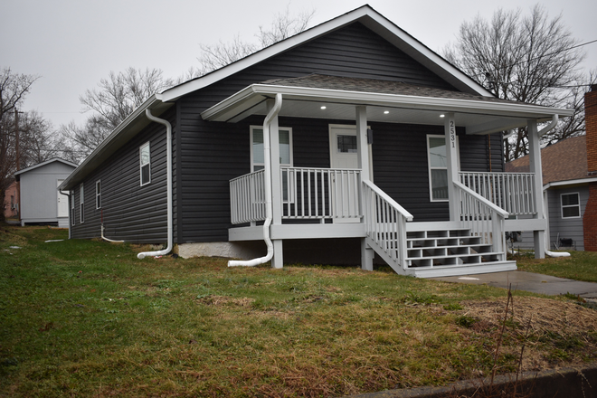 Front of the House - 5 Bedroom property close to campus House