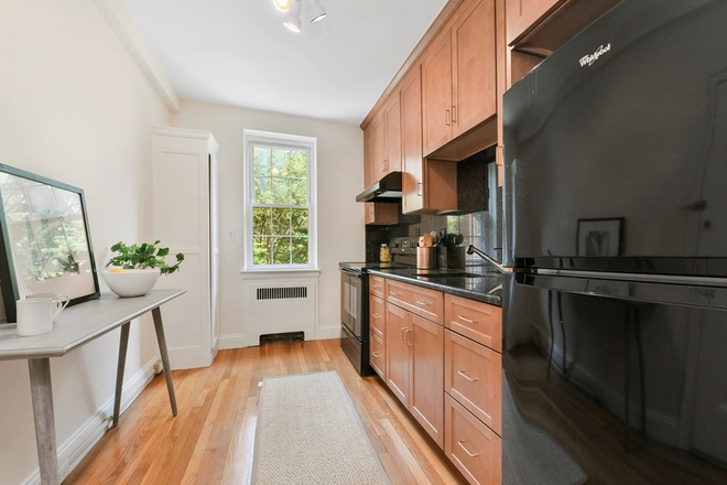 Kitchen with granite and new cabinets - Beautiful One Bedroom Apartment on Quiet Tree Lined Street - Next to Harvard Campus - No Fee!