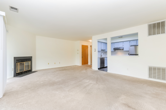 Living Room - 2BR Condo-Rainier Ct-Princeton
