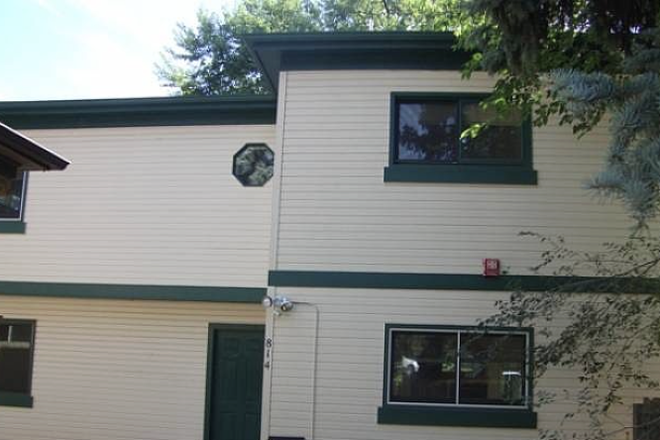 Picture of the exterior - SPRING SUBLET, $1000 on the hill, 2 minute walk to campus.