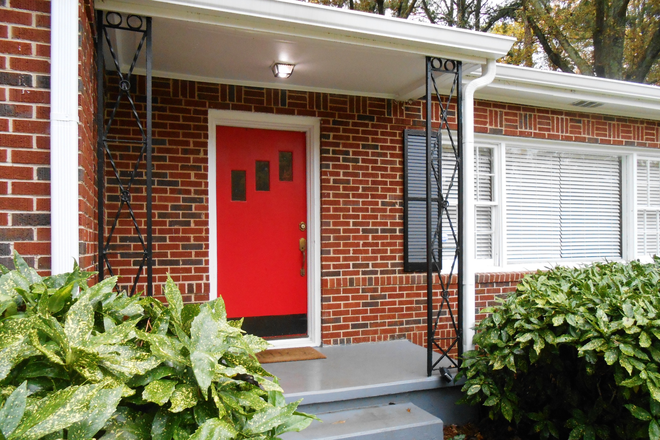 Two step entry - 3/2 Brick Ranch $2850 month - Near Emory - CDC -Toco Hill - Arthur Blank Hospital - VA House