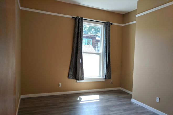 Bedroom - Bedroom in 4b2b unit (summer sublet)