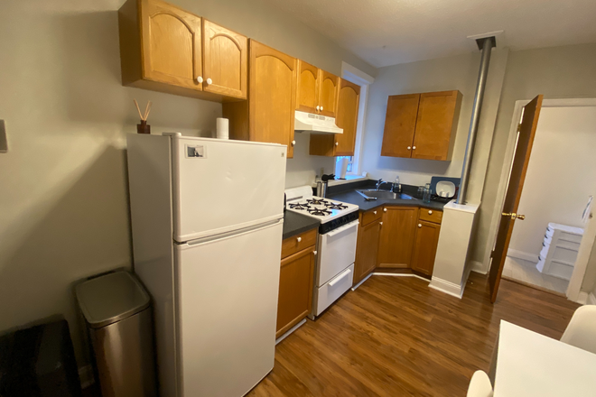 ! - SUNNY 2 bedroom with HT/HW incl right near BU campus! Apartments